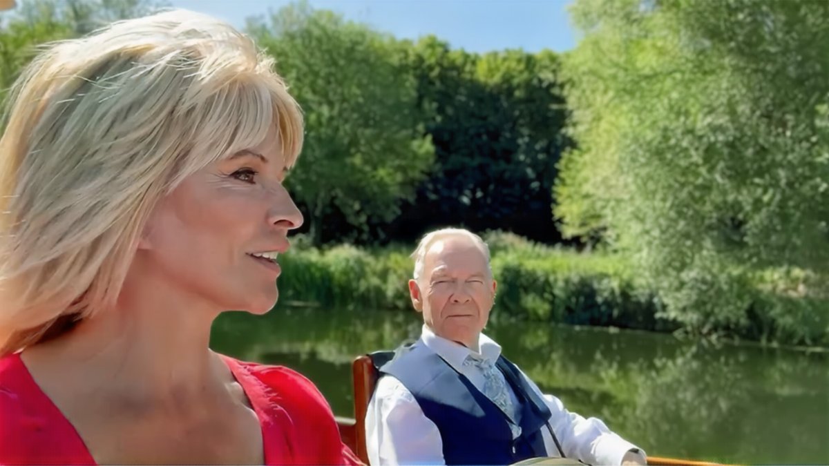 frippofficial's tweet image. Toyah & Robert's weekend, from Upbeat Moments (today at 19:00 CEST) through a vintage Sunday Lunch (tomorrow at 13:00 CEST): dgmlive.com/news/toyah-and…