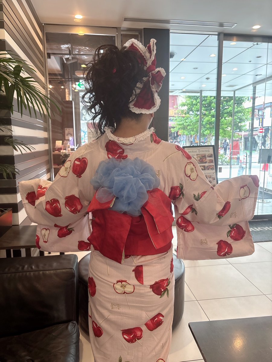 やっとりんご柄💙🍎もぉほんと着たかった✨着たくてもいつも青になってたから昨日は🍎を💙
さわだやさんさすがすぎる💙