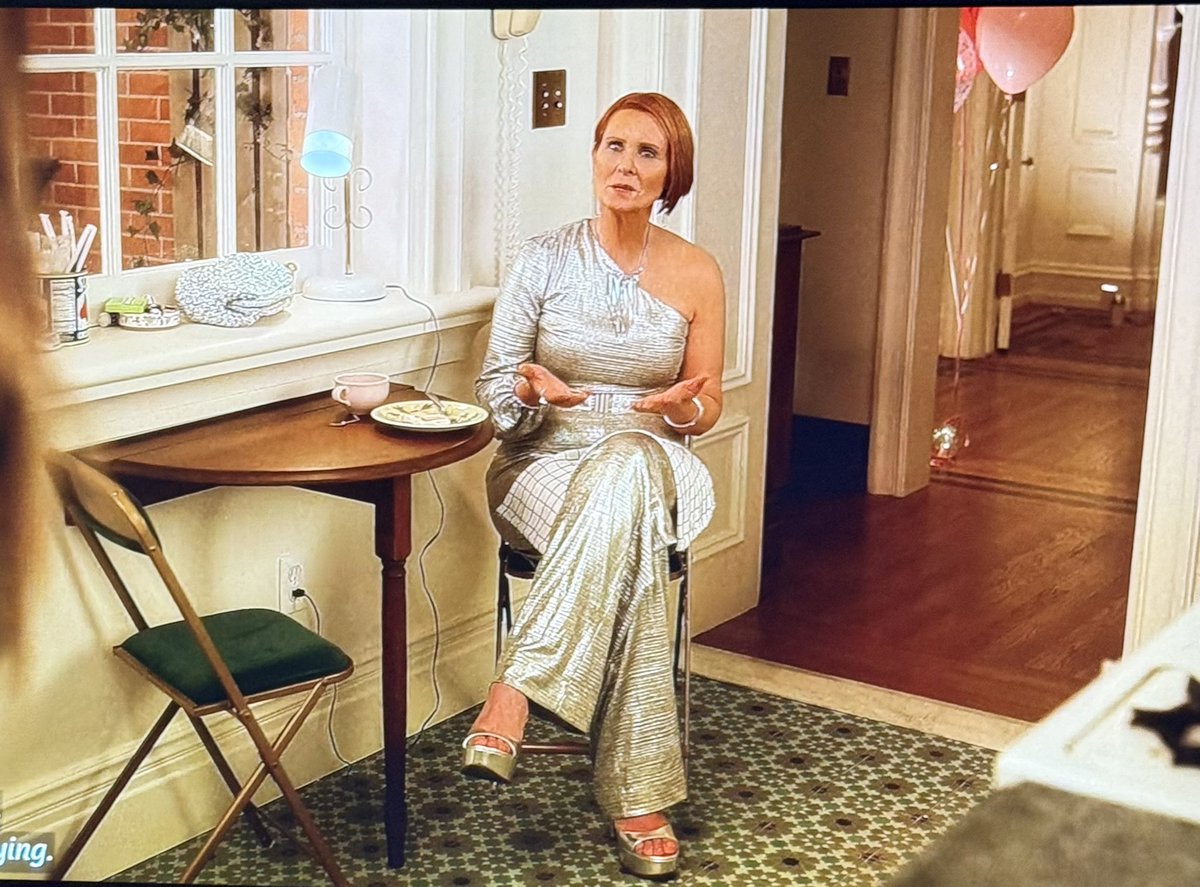 Stacey_monamour's tweet image. Is that Carrie‘s kitchen in that beautiful large brown stone? Is it really that small? I thought it was just a second Butler’s kitchen or something #Andjustlikethat