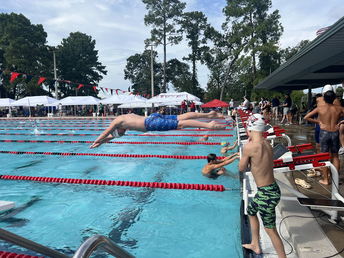 Day 1: All these eagles looking 💪🏽💪🏽strong at the FLEET age group champs meet this weekend!