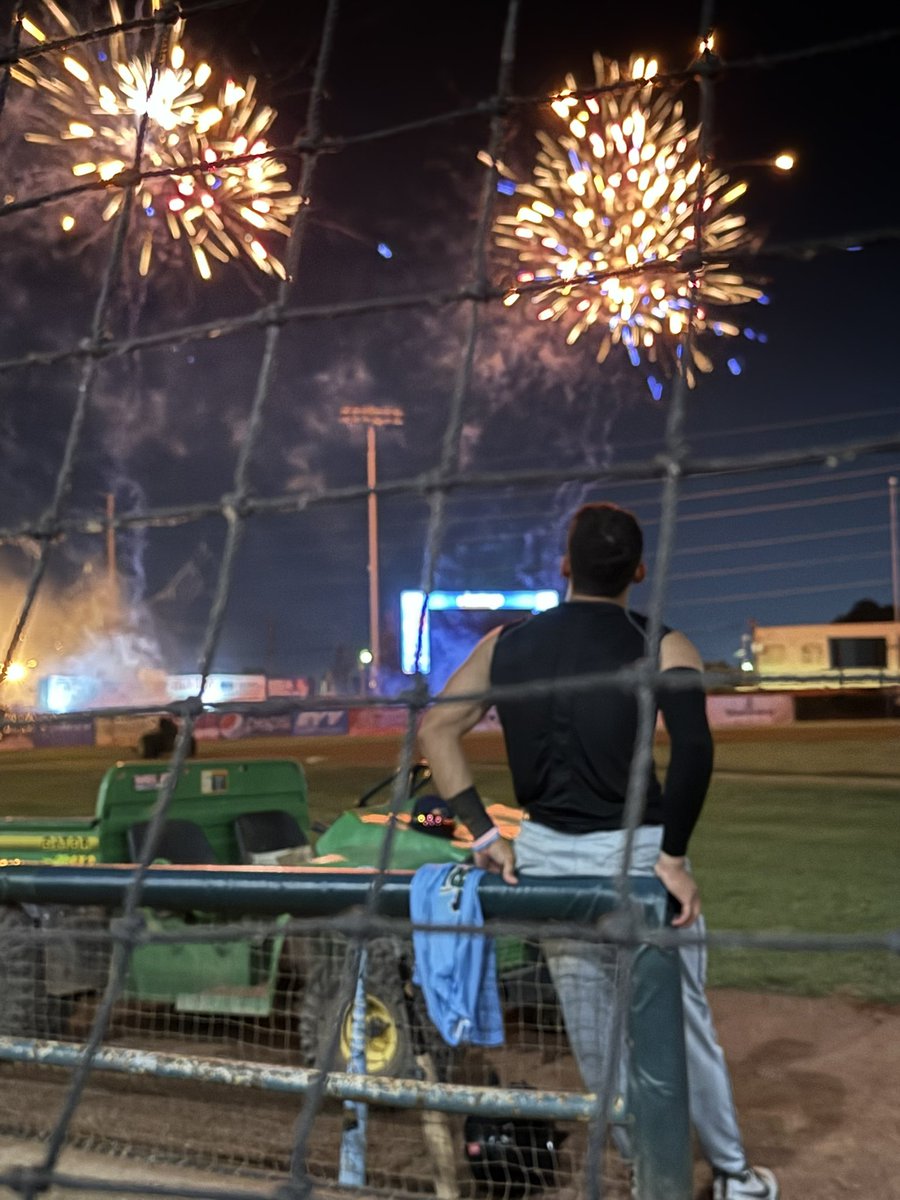 apeacock86's tweet photo. @vic_cas22 enjoying the postgame fireworks after the @GatewayGrizzlie win tonight against the @EvilleOtters https://t.co/jHZRwshro5