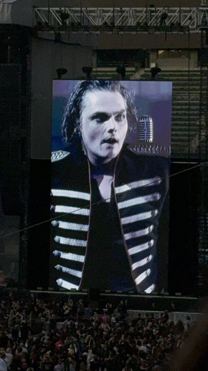 𝒸𝒶𝓈𝓈𝒾𝑒 tweet media