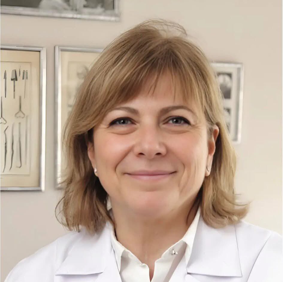 NevvalS's tweet image. Beyin ve sinir cerrahisi uzmanı Prof. Dr. Nurperi Gazioğlu, İtalyan Nöroşirürji Derneği'nin verdiği Socio Benemerito Madalyası'na layık görülmüş.
Ödül ilk kez İtalyan olmayan bir hekime verilmiş.
Türk kadını başarır. Türk hekimimize tebrikler 👏👏