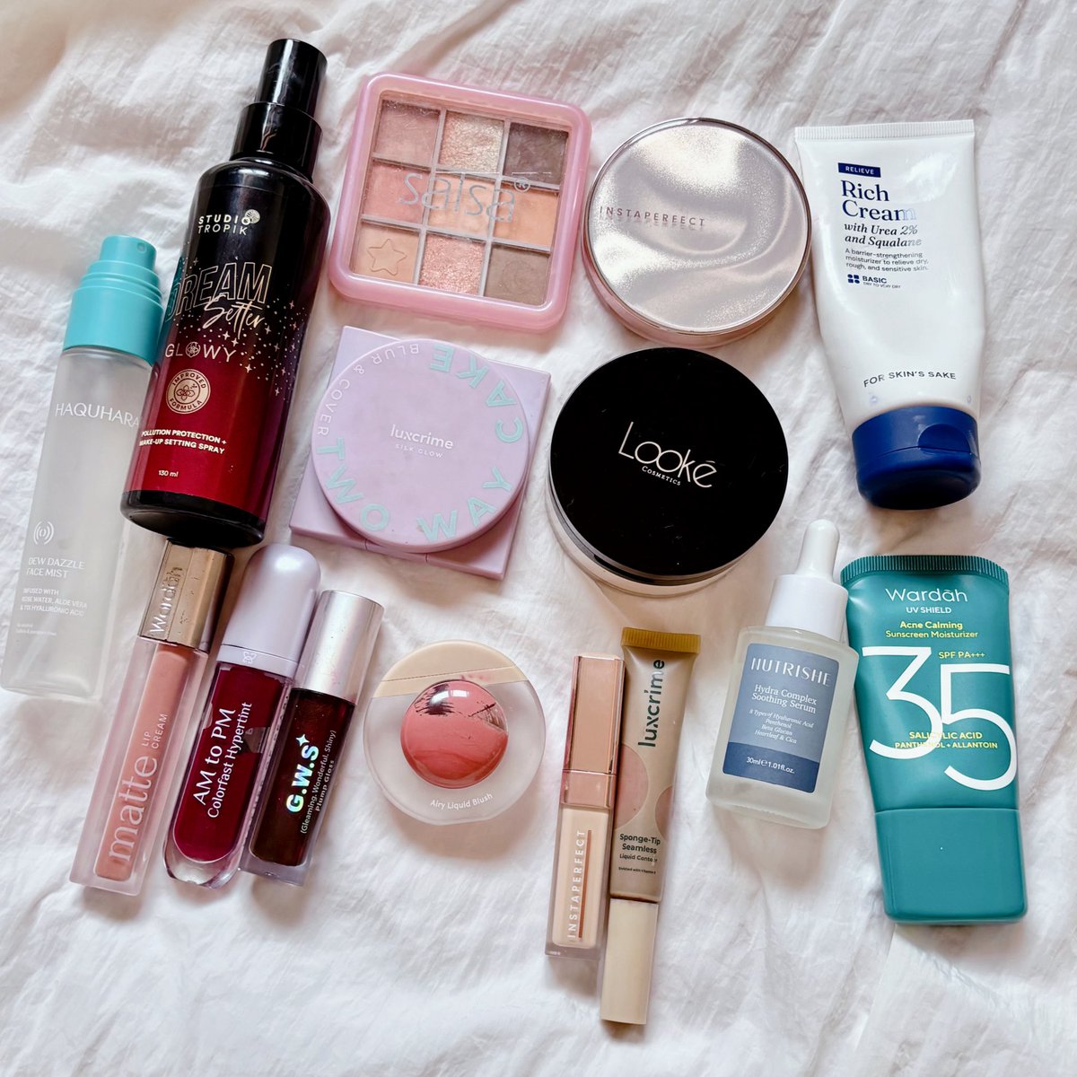 i called these product LOCAL GODDES 👑👸

tutorial &amp; spill makeupnya dibawah letsgoww ⬇️