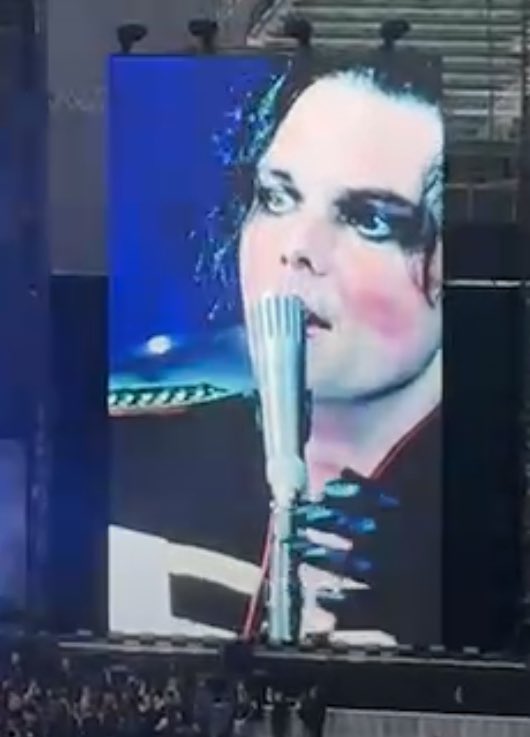 the reed cheeks..... i don't feel well #MCRSEATTLE