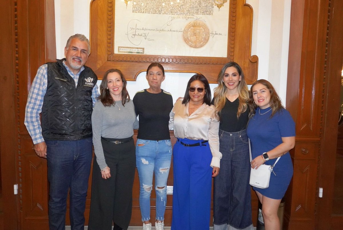 Fundacion Carmen Sanchez (@fundacioncar21) on Twitter photo Derivado de la denuncia que hicimos pública por el blanqueamiento del mural en Puebla donde estaban pintados los rostros de Esmeralda Millán, <a href="/lesslymoreno/">lessly</a> y <a href="/CarmenAnchez/">Carmen Sánchez</a>, ayer nos reunimos con autoridades de Puebla, entre ellas <a href="/FrancoR01/">Franco Rodríguez</a> <a href="/ZairaGlez6/">Zaira González</a> <a href="/AimeeGuerraP/">Aimeé Guerra</a>
Se acordó+ Derivado de la denuncia que hicimos pública por el blanqueamiento del mural en Puebla donde estaban pintados los rostros de Esmeralda Millán, <a href="/lesslymoreno/">lessly</a> y <a href="/CarmenAnchez/">Carmen Sánchez</a>, ayer nos reunimos con autoridades de Puebla, entre ellas <a href="/FrancoR01/">Franco Rodríguez</a> <a href="/ZairaGlez6/">Zaira González</a> <a href="/AimeeGuerraP/">Aimeé Guerra</a>
Se acordó+