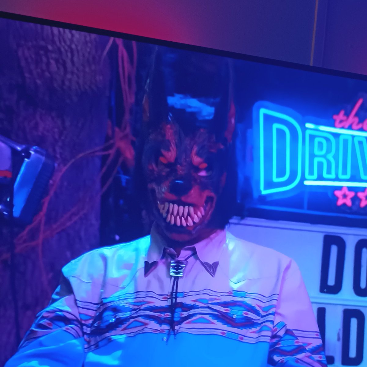 LadyVHS (@ladyvhs) on Twitter photo Gotta give <a href="/therealjoebob/">Joe Bob Briggs</a> props for the cosplay. It was fun and super adorable 😊
I mean, scary. It was super terrifying.
As werewolves should be 😏🖤
#TheLastDriveIn #MutantFam #DogSoldiers Gotta give <a href="/therealjoebob/">Joe Bob Briggs</a> props for the cosplay. It was fun and super adorable 😊
I mean, scary. It was super terrifying.
As werewolves should be 😏🖤
#TheLastDriveIn #MutantFam #DogSoldiers