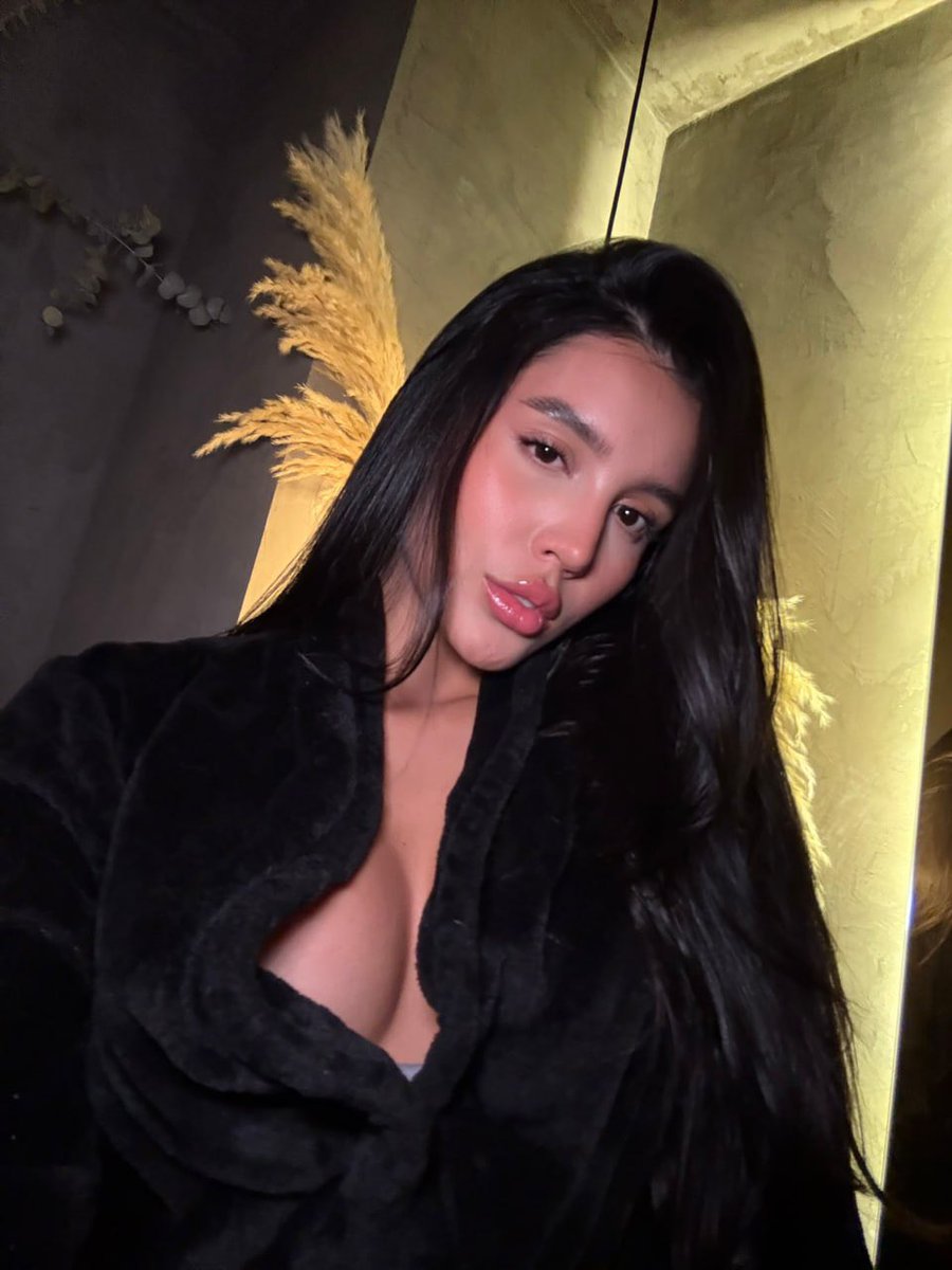 Could’ve gone out tonight, but u know what?
Fridays are actually perfect for a lil stalking haha
Don’t mind me—just finally got some space &amp; time to myself, starting now...