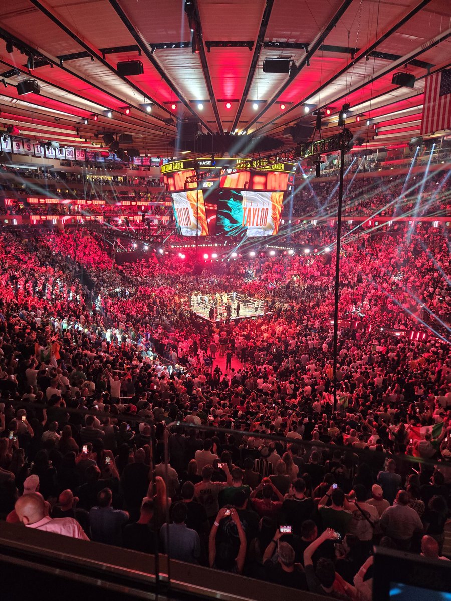 What a special night at MSG!
#TaylorSerrano3 
Thank you <a href="/jakepaul/">Jake Paul</a> 
#boxing