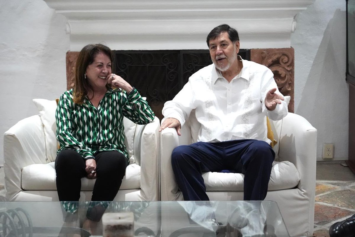 Fernández Noroña (@fernandeznorona) on Twitter photo Muy buena reunión con la compañera gobernadora de Morelos <a href="/margarita_gs/">Margarita González Saravia</a>. Muy buena reunión con la compañera gobernadora de Morelos <a href="/margarita_gs/">Margarita González Saravia</a>.