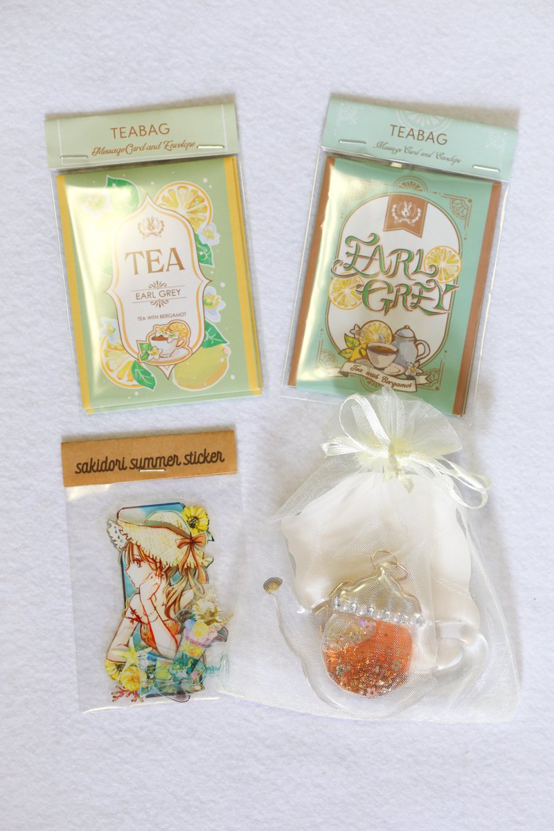 k_tsu_815's tweet image. デザフェスでmicophyさんのグッズを購入しました☕
メッセージカードが本当のティーバッグみたいです。
アクキーはお茶が入った後のものを選びました。
@micophylite