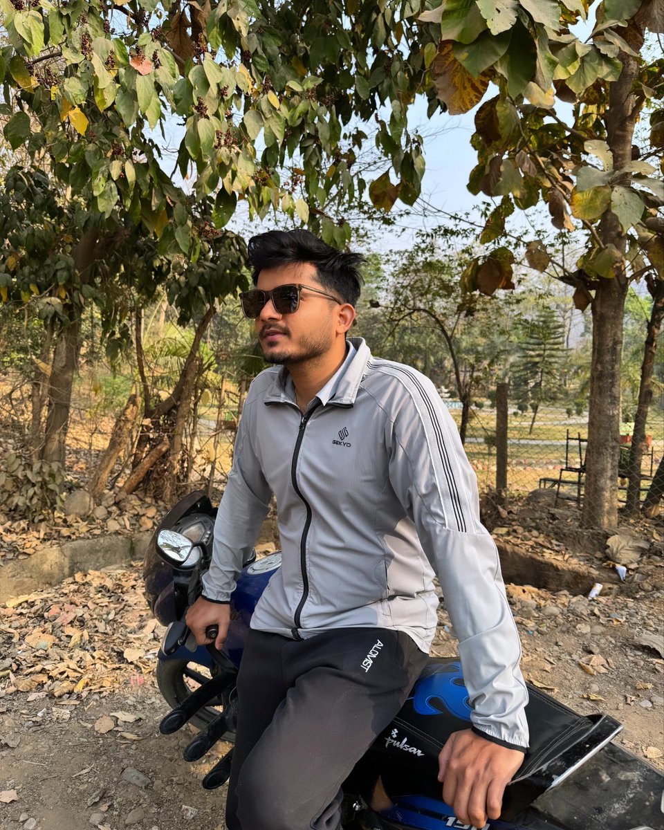 तिम्रो व्यवहारले मन मरेर हो 😊
तिमीलाई जान दिएको 
नत्र एउटा म्यासेज नआउँदा 
पनि म तड्पिने गर्थे। 💗