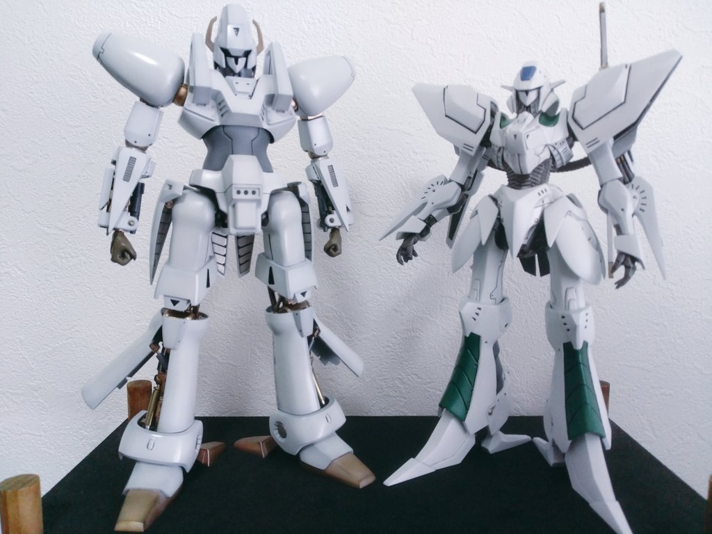 KindoOfura34739's tweet image. 並べてみました😄こーしてみるとまるっきり別物デスよね😜
同じ1/100なのに頭一つサイズも違うし😲😲
#しろーいプラモ上げまへんか