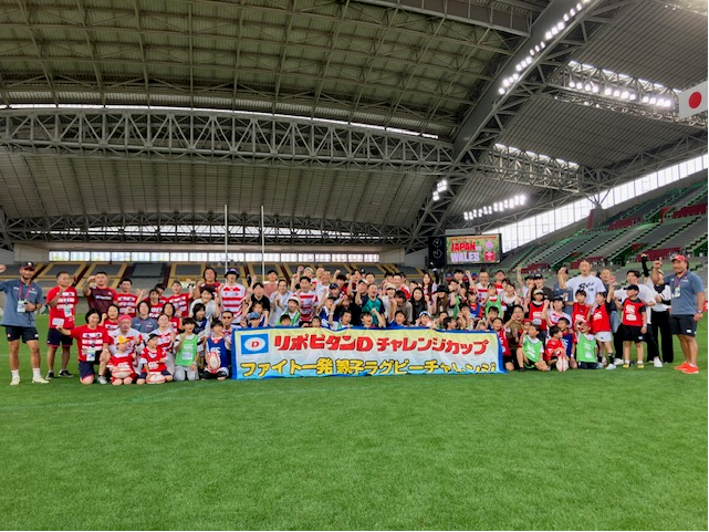 Lipod_Rugby's tweet photo. ／
#リポビタンDチャレンジカップ2025 会場中継
Vol.２
＼

親子ラグビーにて。
現役日本代表選手と触れ合える
激レアな機会です🔥
子供たちの目が輝いていました👀

#ラグビー日本代表トップパートナー大正製薬
#リポビタンD
#疲労回復
#指定医薬部外品 https://t.co/Vwhd4M9igb