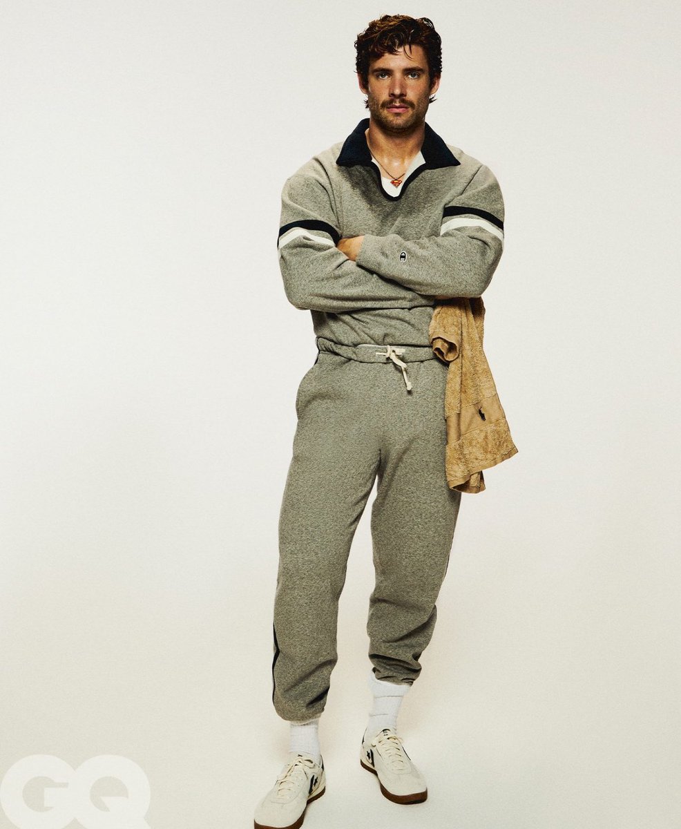adamtotscomix's tweet image. I just bought this track suit and YES I will look
EXACTLY like this 😡