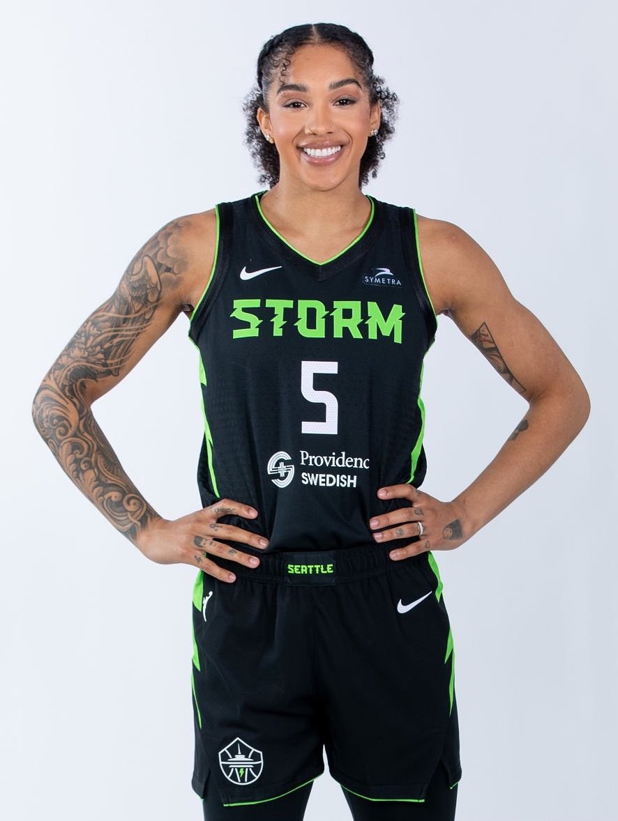 Gabby Williams vs Connecticut:

18 PTS
5 AST
3 STL
6-10 FG
5-5 FT

Seattle wins, 79-65! 🌩️✨