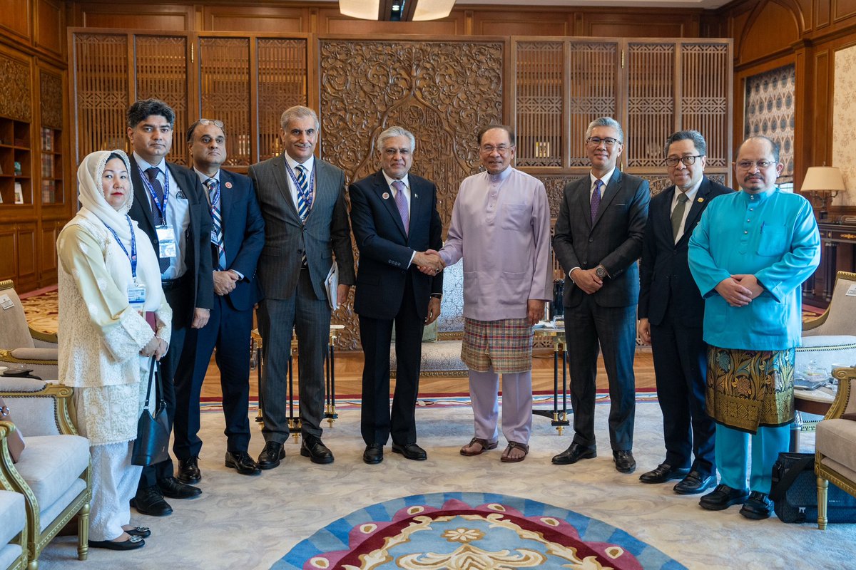 Minggu yang penuh dengan diplomasi ekonomi di Putrajaya! 🌍🤝🇲🇾

YAB PM menyambut kunjungan hormat delegasi peringkat tinggi dari Australia (diketuai Senator Penny Wong), Pakistan (diketuai Senator Mohammad Ishaq Dar), Republik Türkiye (diketuai TYT Hakan Fidan), dan Palestin