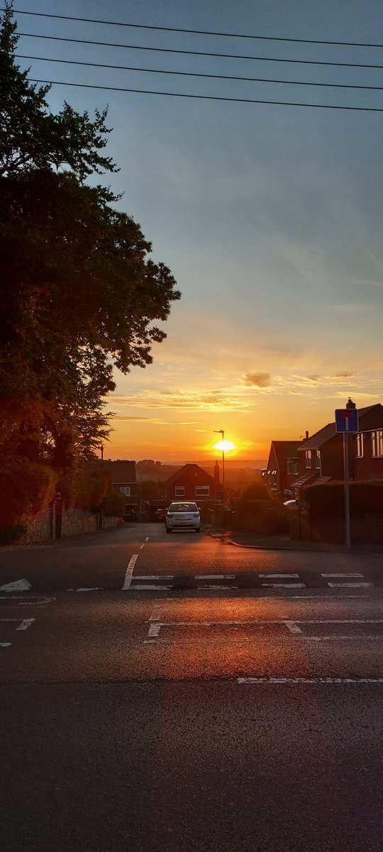 StarTheWerewolf's tweet image. Wanted to share this pic of the sunset I took yesterday while walking back to my bfs place, I'm really going to miss Newcastle 💖