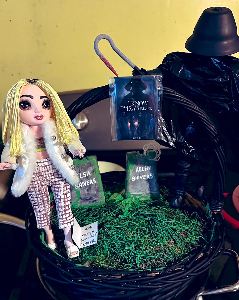 chriswilhelm571's tweet photo. @JennKaytin  I custom made a scene in the grave yard from I know what you did last summer! Danica is hopeful a final girl!! ❤️ https://t.co/7Uk8xghNz4