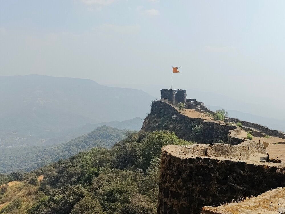 hdraval93's tweet photo. #Heritage

#UNESCO ने महाराजाधिराज छत्रपति शिवाजी महाराज जी के जीवन से जुड़े 12 किलों को #UNESCOWorldHeritage में शामिल किया । https://t.co/bVVD0QO2OX