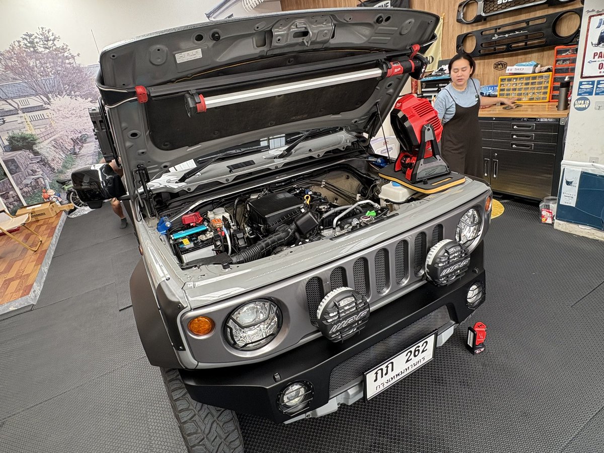 terupon777's tweet photo. jimny shop Thailand様でのicewire体感試乗会始まりました✨👍
早速、icewire&icekeyご成約有難う御座います🙇♀️
走り出しの変化やトルク向上に喜んで頂けました~😊 レスポンスの悪さに悩んでいる方は世界共通なんだなぁ!
#Thailand #jimnyshopThailand #jimny
#icewire #icefuse https://t.co/30jKIlSg7D