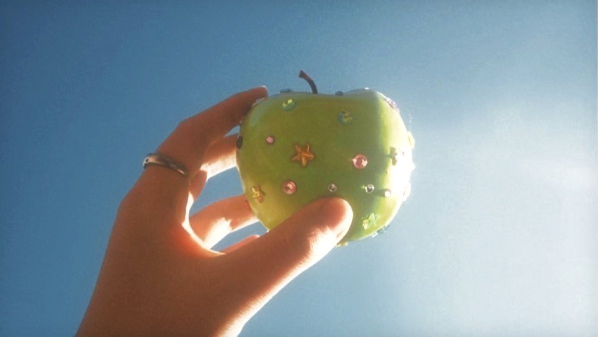 artzykoo's tweet image. LOVE SPLASH?!?!! yeah she’s about to give us the most refreshing, greenest, and joyful summer album ever 🍏🌊