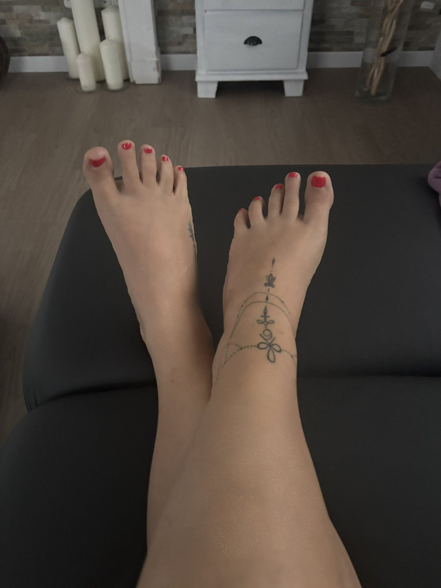 Samstag Morgen und meine Laune ist nicht die Beste!
Das einzige was dagegen hilft, sind Kaffeezahlungen … also mach dich nützlich und drück ab 💦💸🫰

tipfunder.com/Elara_myworld