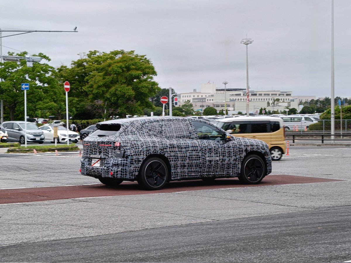 新型iX3かな!?