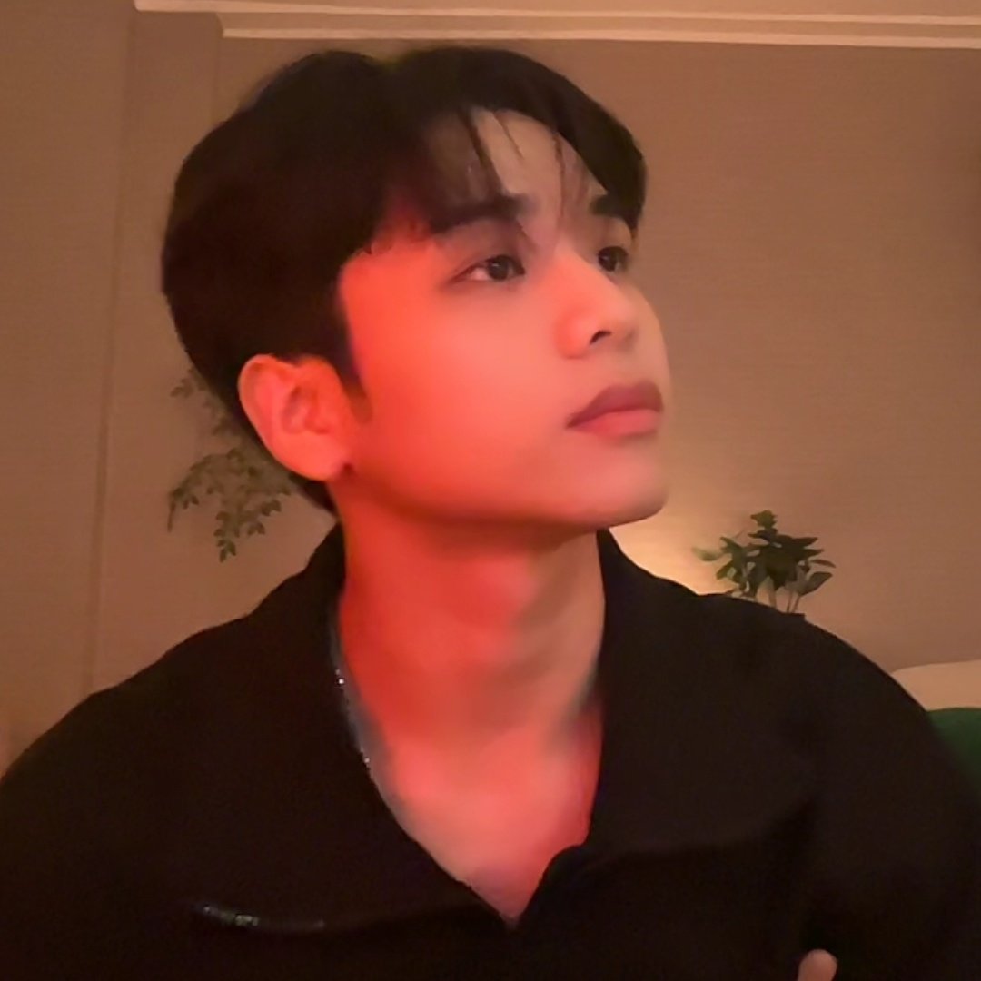 I hope you know that I pray for your happiness and peace of mind like I pray for mine

<a href="/HORI7ON_twt/">HORI7ON member</a> 🐲✨️
#HORI7ON #호라이즌 
#VINCI #빈치