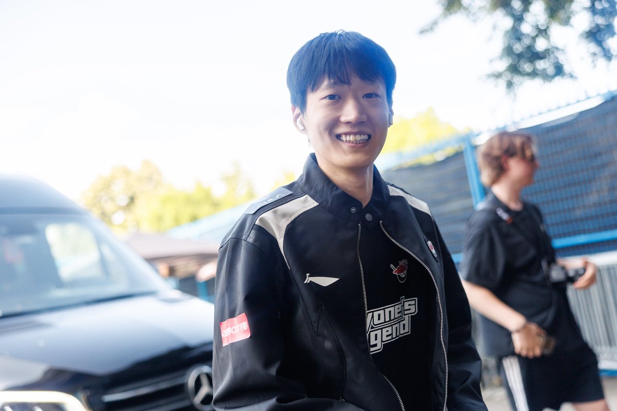 "I'll definitely remember today. The moment I heard the Silver Scrapes song and all the cheering from the LPL fans [...]

This is the best memory I've ever had on stage."

— AL Shanks after elimination from #MSI2025 

press conference highlights🧵(❤️‍🔥♻️)