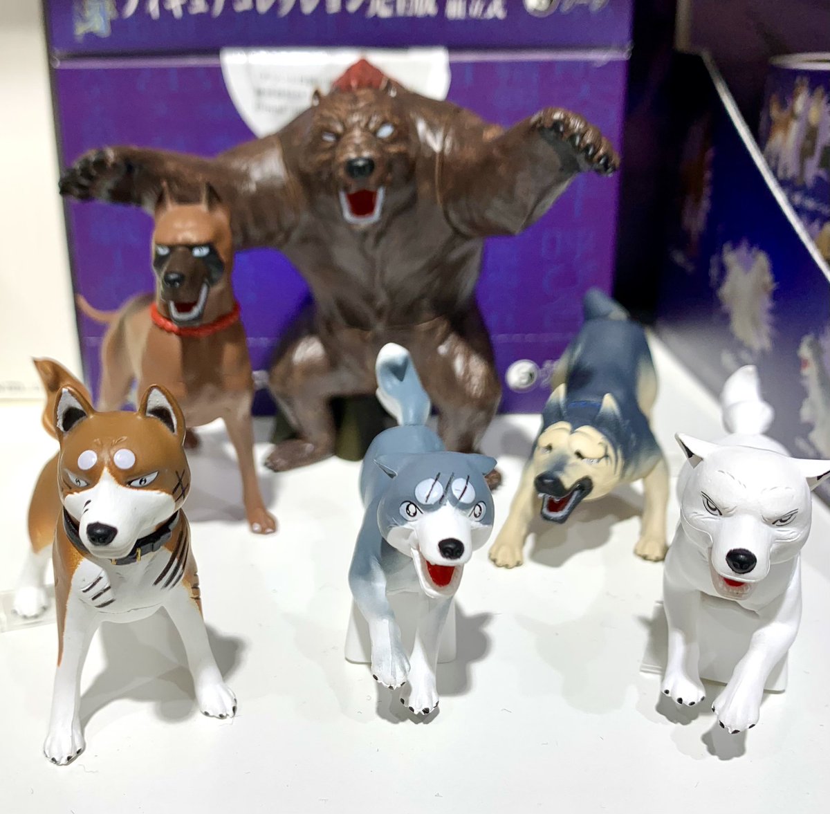 銀牙 -流れ星 銀- フィギュアコレクション完全版 販売中。 漫画の線の