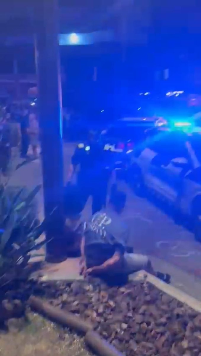 turasoler's tweet photo. Lloret de Mar: Almenys dues persones han resultat ferides greus aquesta matinada en ser atropellades per un cotxe, ocupat per tres turistes francesos, que fugia de la policia local...👇 https://t.co/6YwNxXYhh3