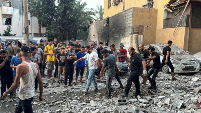 #الامارات71 | 🇵🇸

مصادر في مستشفيات غزة: استشهاد 16 فلسطينيا جراء الغارات الإسرائيلية على قطاع غزة منذ فجر اليوم السبت

| #غزة #غزة_تُباد #غزه_تموت_جوعاً