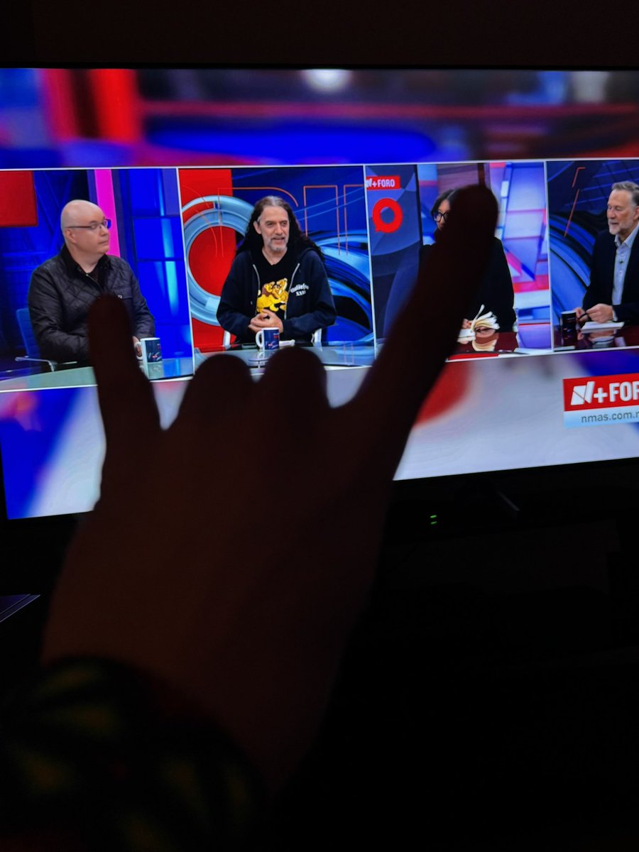 Como cuando prendes la TV en viernes y te topas al <a href="/ivannieblas/">Ivan Nieblas El Patas 👹</a>