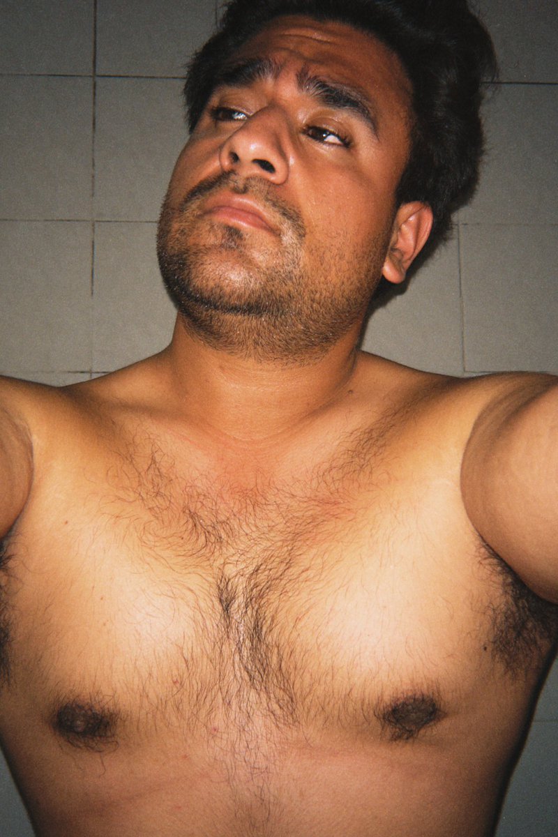 Descubrí una nueva app para tomarme fotos y me gustó el resultado 🔥 ¿les gusta? 😈 #gay #muscles #nipples