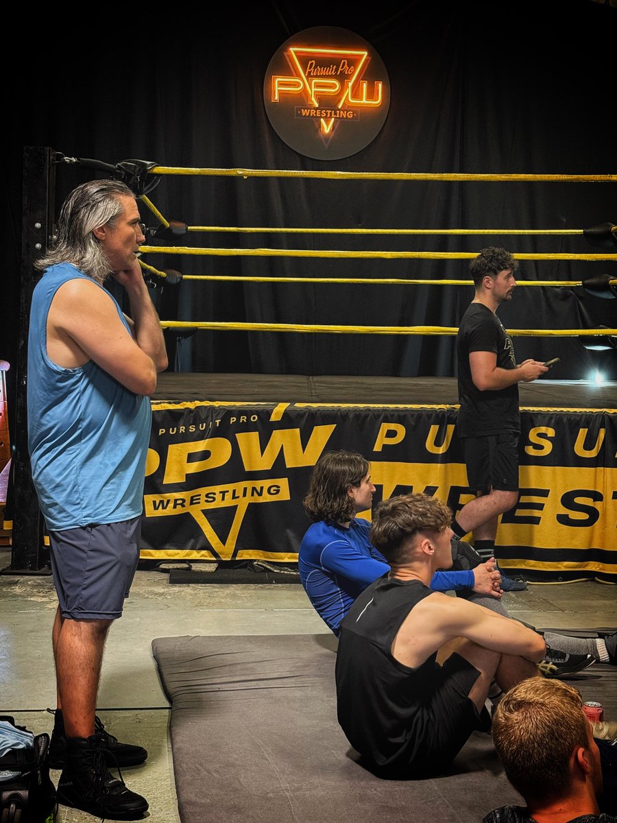 PursuitProWres's tweet image. 🥋@LondonFu Friday Night Seminar 🐯
We had a fantastic time with Paul last night. Truly a wealth of knowledge, insight and passion.
Gymkata will be lined up for our next tape study!