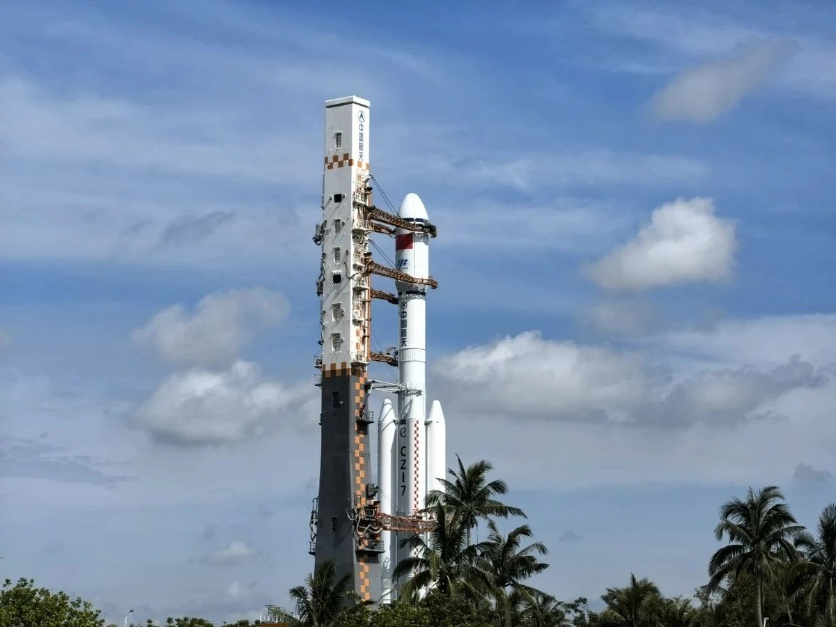 AJ_FI's tweet image. Tianzhou-9: A Long March 7 rocket was rolled out at Wenchang today in preparation for launching the next cargo mission to Tiangong. Launch ~21:40 UTC on July 14 (0540 Beijing time, July 15) mp.weixin.qq.com/s/xgG9X4RLo-jn…