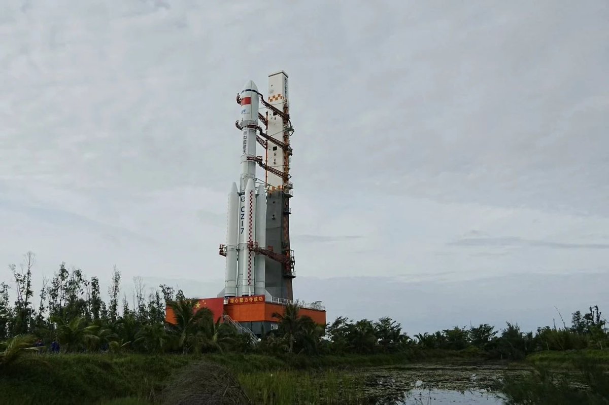 AJ_FI's tweet image. Tianzhou-9: A Long March 7 rocket was rolled out at Wenchang today in preparation for launching the next cargo mission to Tiangong. Launch ~21:40 UTC on July 14 (0540 Beijing time, July 15) mp.weixin.qq.com/s/xgG9X4RLo-jn…