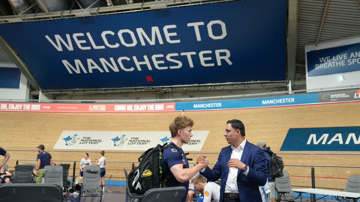 AnasSarwar's tweet image. Team Scotland and Team GB’s best cyclists, from Sir Chris Hoy to Lyall Craig, all trained at the National Cycling Centre in Manchester.
Great to meet Lyall and hear about his hopes for Glasgow 2026!