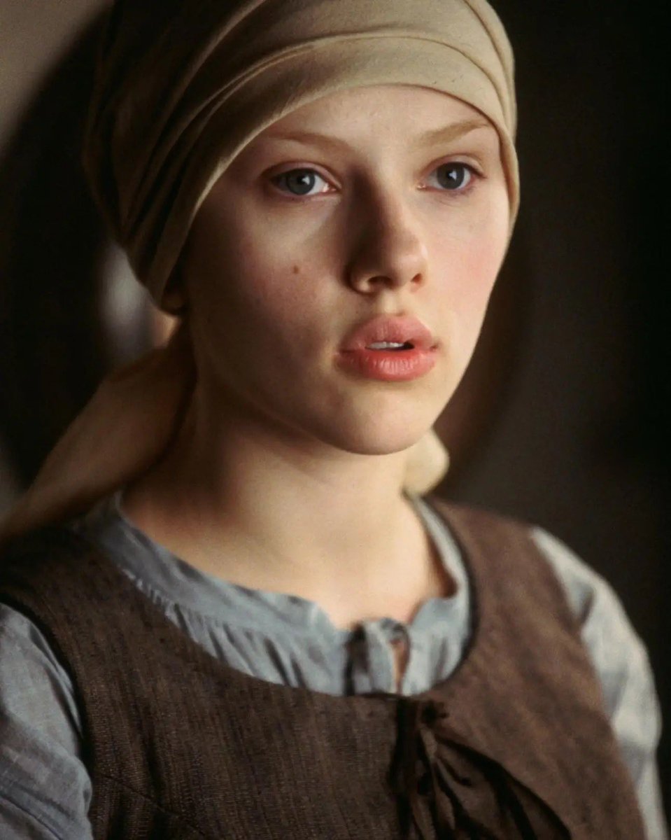 JonnyLeTran5's tweet photo. Scarlett Johansson as Griet in Girl with a Pearl Earring 😍 #ScarlettJohansson #Griet #GirlwithaPearlEarring #beautiful https://t.co/NMFQ7mD5Q9