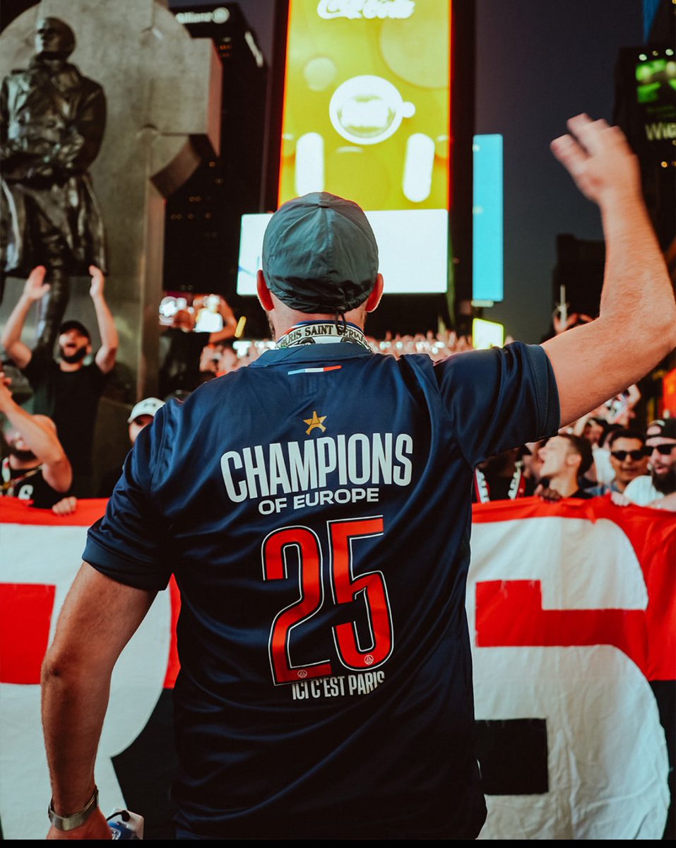 AUTEUIL1991's tweet image. NYC is PARIS 🔴🔵 #AbdouavecNous #Kamapourtoujours #VirageAuteuil @Co_Ultras_Paris partout, toujours,PARIS 🔴🔵