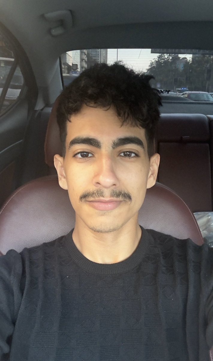 iiob90's tweet photo. اليوم أكمل عمري ٢٢ سنة..
٢٢ سنة من التعلّم، من المحاولات، من السقوط والوقوف، من الأحلام اللي تكبر معاي يوم بعد يوم.
اللهم سنة جديدة أكون فيها أقرب إليك، وأقرب لنفسي، وأقرب لأحلامي
#عبدالله_عبدالرحمن https://t.co/F28Eo5nZv4