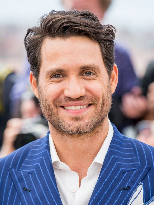 revistaronda's tweet photo. 🎨🎬🎶 Creatividad en estado puro.
@CarolinaHerrera, @edgarramirez25, @OscarDLeon y @nacholacriatura son más que talento venezolano: son cultura viva que ha conquistado la moda, el cine y la música en el mundo. 🇻🇪✨
#OrgulloVenezolano #TalentoCriollo #VenezuelaBrilla https://t.co/gERyvgOMxg
