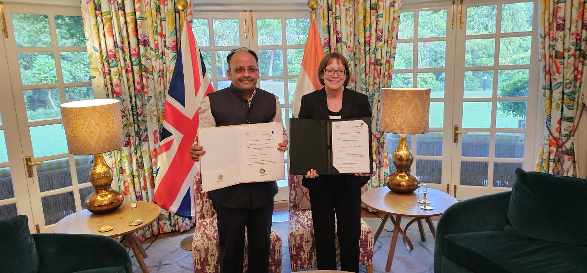 iitroorkee's tweet image. New global chapter! IIT Roorkee signs MoU with @UniversityLeeds to advance research & academics.
Joint efforts on sustainability, engineering, student exchange & climate resilience webinars are on the way! #IITR #GlobalPartnership #IITRLeedsMoU
@DeanIR_IITR @Director_IITR