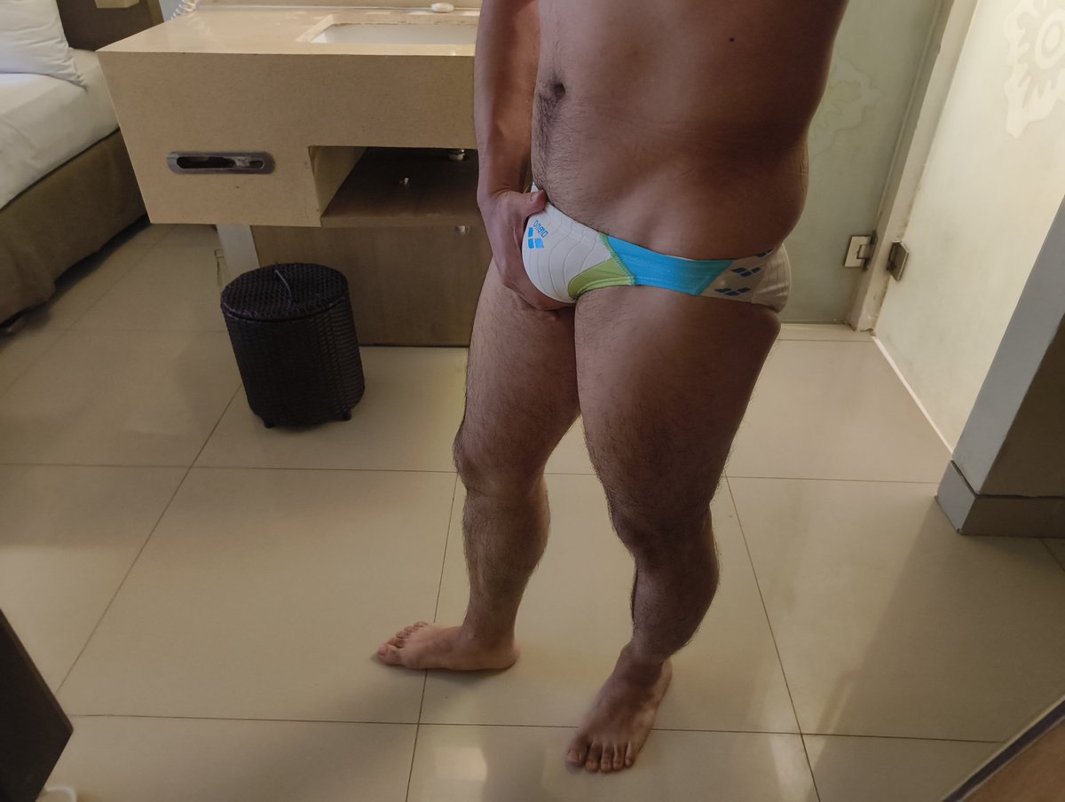 とあるリゾート地に出張
やっぱり白競パン好き