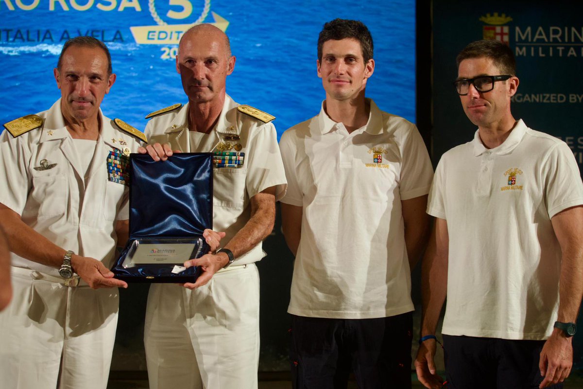 ItalianNavy's tweet image. Termina la 5ª edizione del #MarinaMilitare @nastrorosatour, il Giro dell'Italia a Vela.
“Questa manifestazione raccoglie tutti i valori che noi cerchiamo di insegnare ai nostri militari: spirito di sacrificio, determinazione e senso di appartenenza ad un gruppo, per noi…
