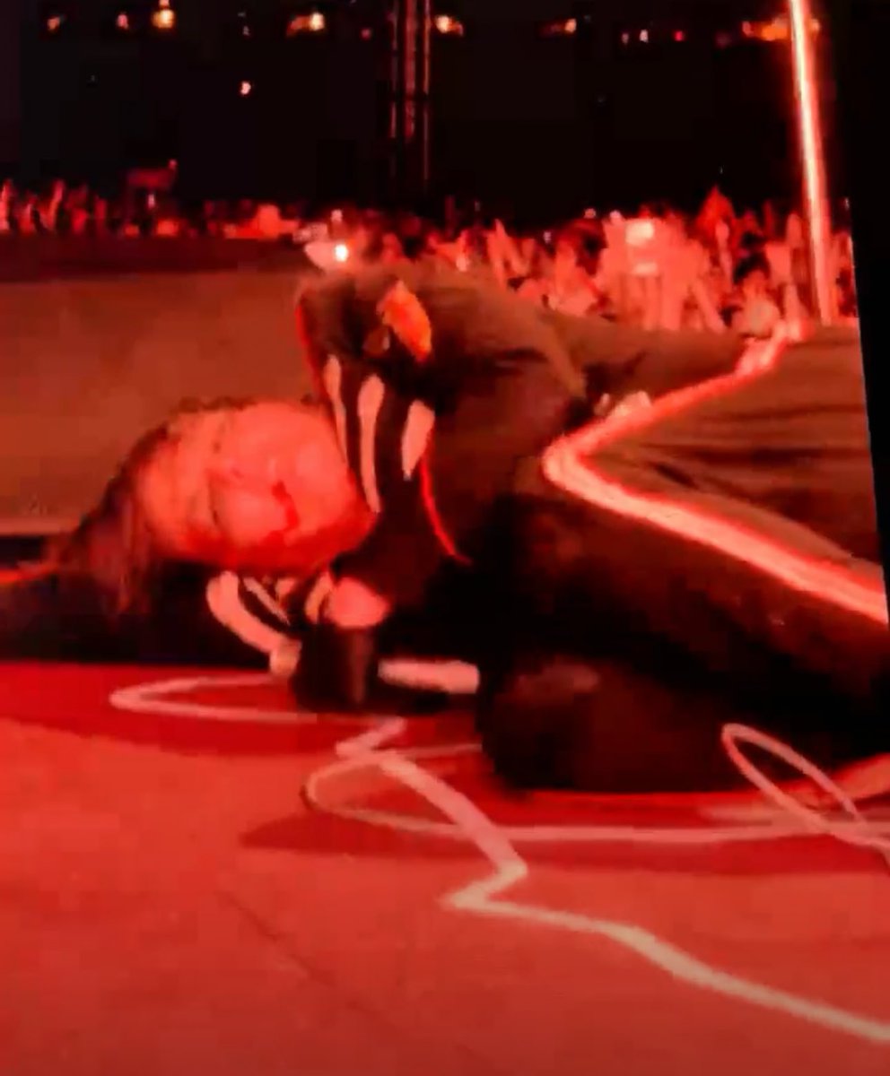 first show of the tour and they already killed him come on guys 💔