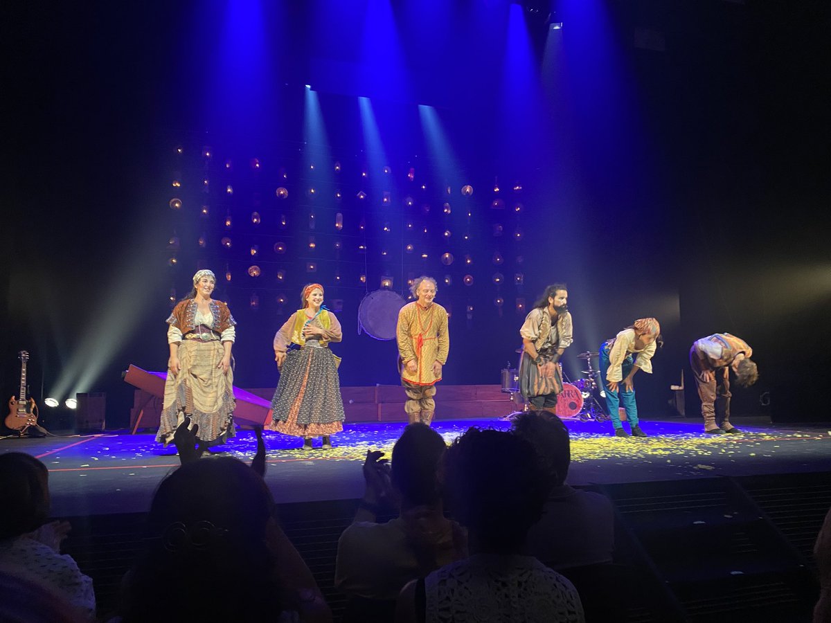 ¡Una #FARRA maravillosa donde todo es posible en el <a href="/festivalalmagro/">Festival de Teatro Clásico de Almagro</a>!

Un encuentro para remover consciencias, reír, llorar, emocionarse y celebrar 🎭💚

<a href="/TEATROCLASICO/">Teatro Clásico - CNTC</a>