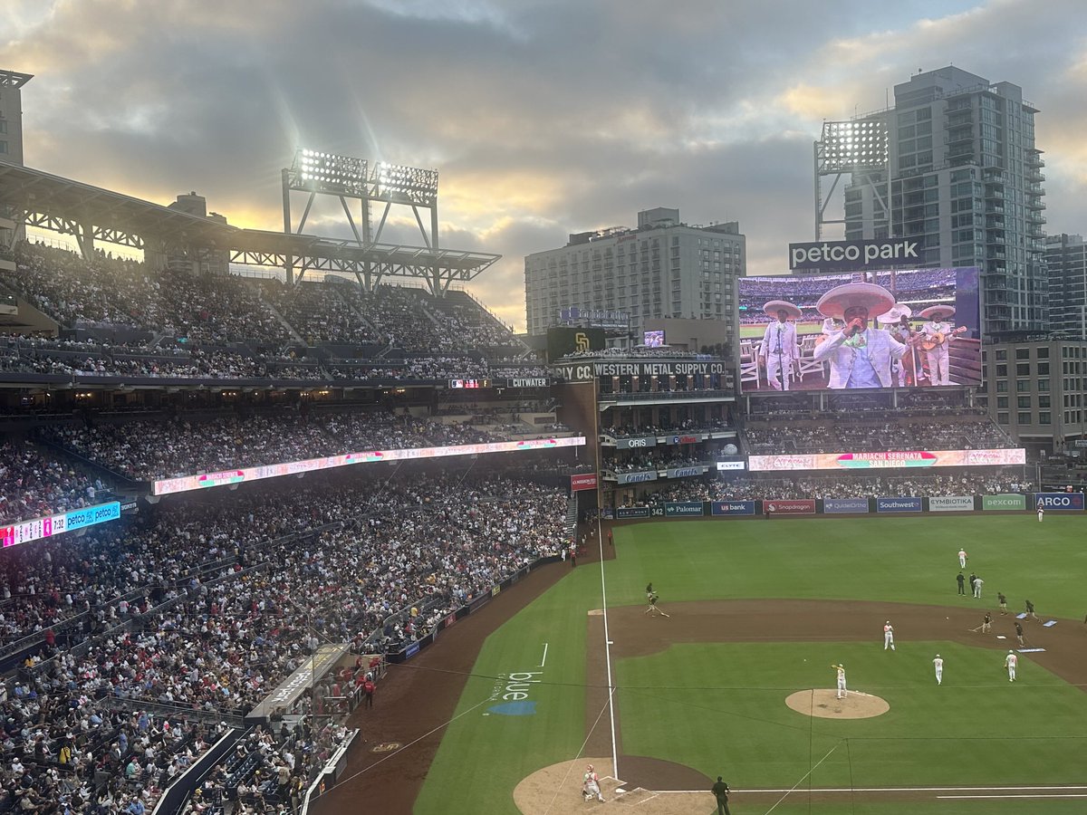 #BaseballSky for the mariachis.