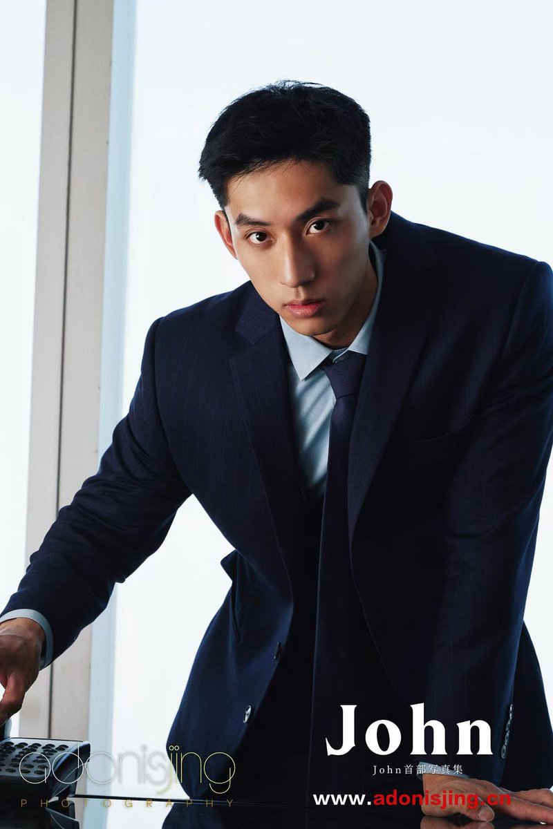 adonisjing2020's tweet image. 《John写真集》本月下旬正式发售
pubu.com.tw/ebook/580257